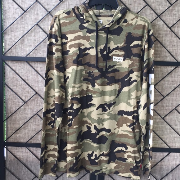 Levi's Other - Levi’s Camouflage Hooded Tee
